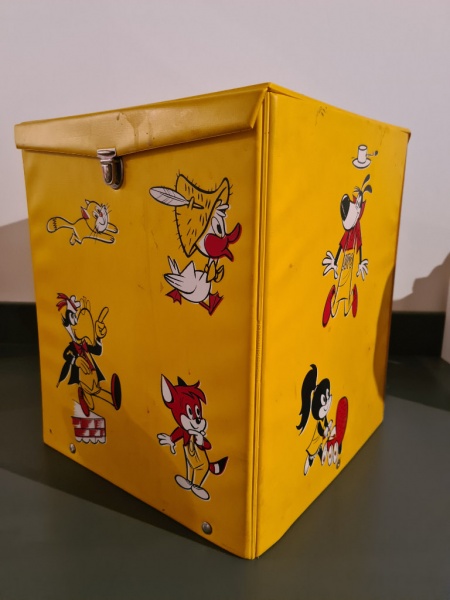 Datei:FF-Spielkiste gelb.jpg