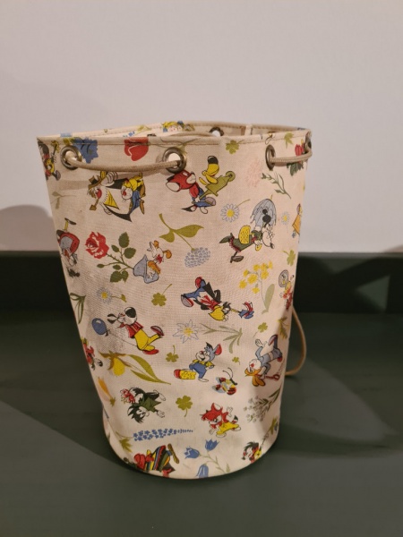 Datei:FF-Turnbeutel-Kleine Figuren.jpg